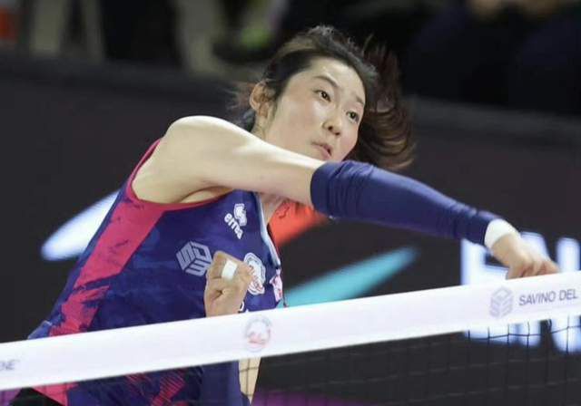 三个男人躁一个女人免费视频