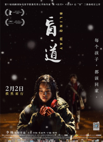 脱了她裙子摸进她的内裤亲吻