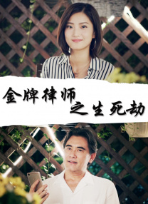 美女露出尿口让男生捅